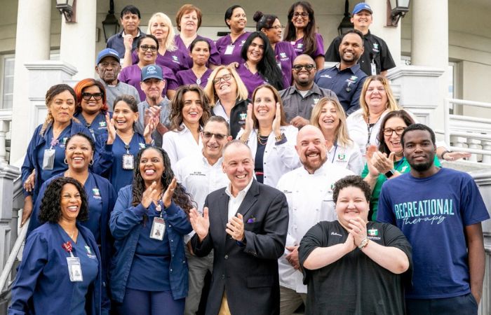 photo of the Plattduetsche staff standing out front of the main building
